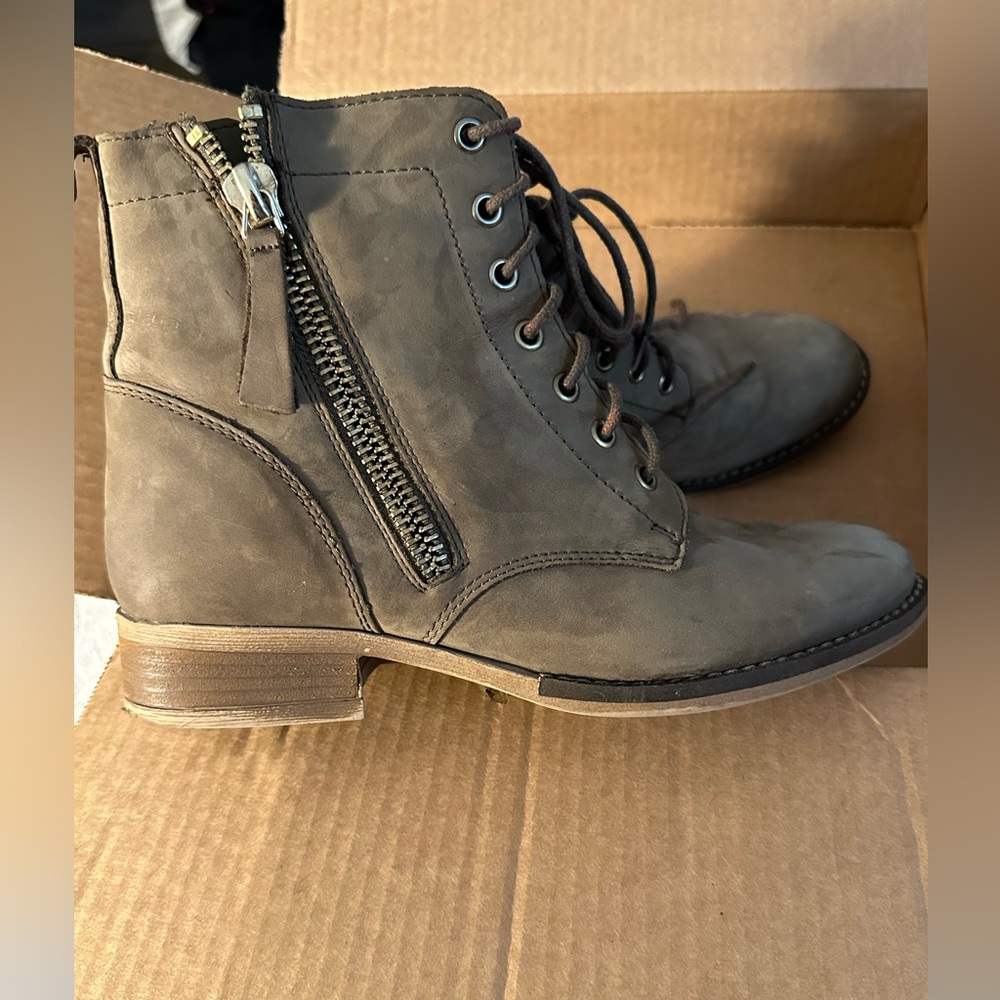 Aldo Women's Lace-Up Olive Green Ankle Boots Sz 8.5